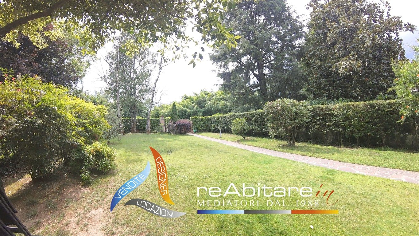 Villa Luminosa nel Verde: Privacy, Comfort e Spazi per la Famiglia